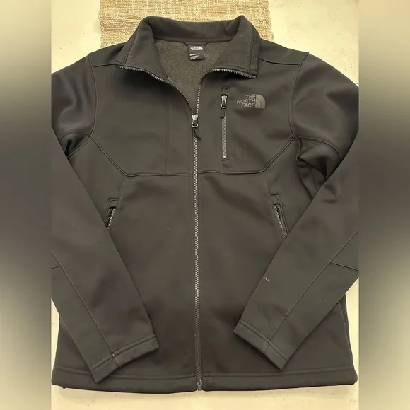 North Face Performance Jacket
Mens S - Picture 1 of 4